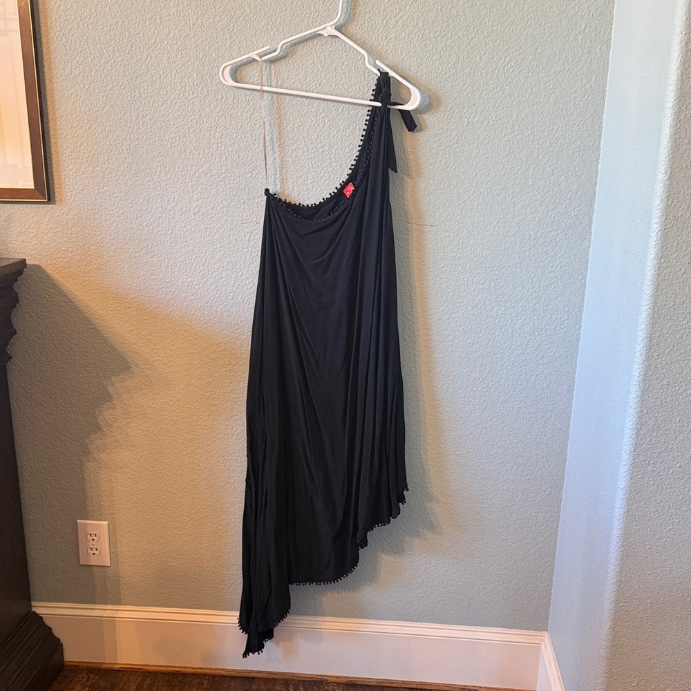 Red Carter Black One-Shoulder Asymmetrical Dress